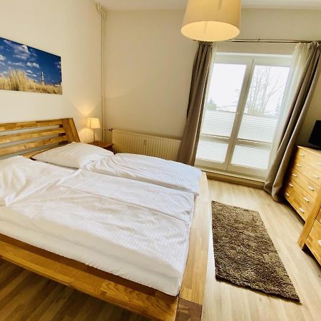 Bootshaus/ Holzdeck Appartement Rostock Buitenkant foto