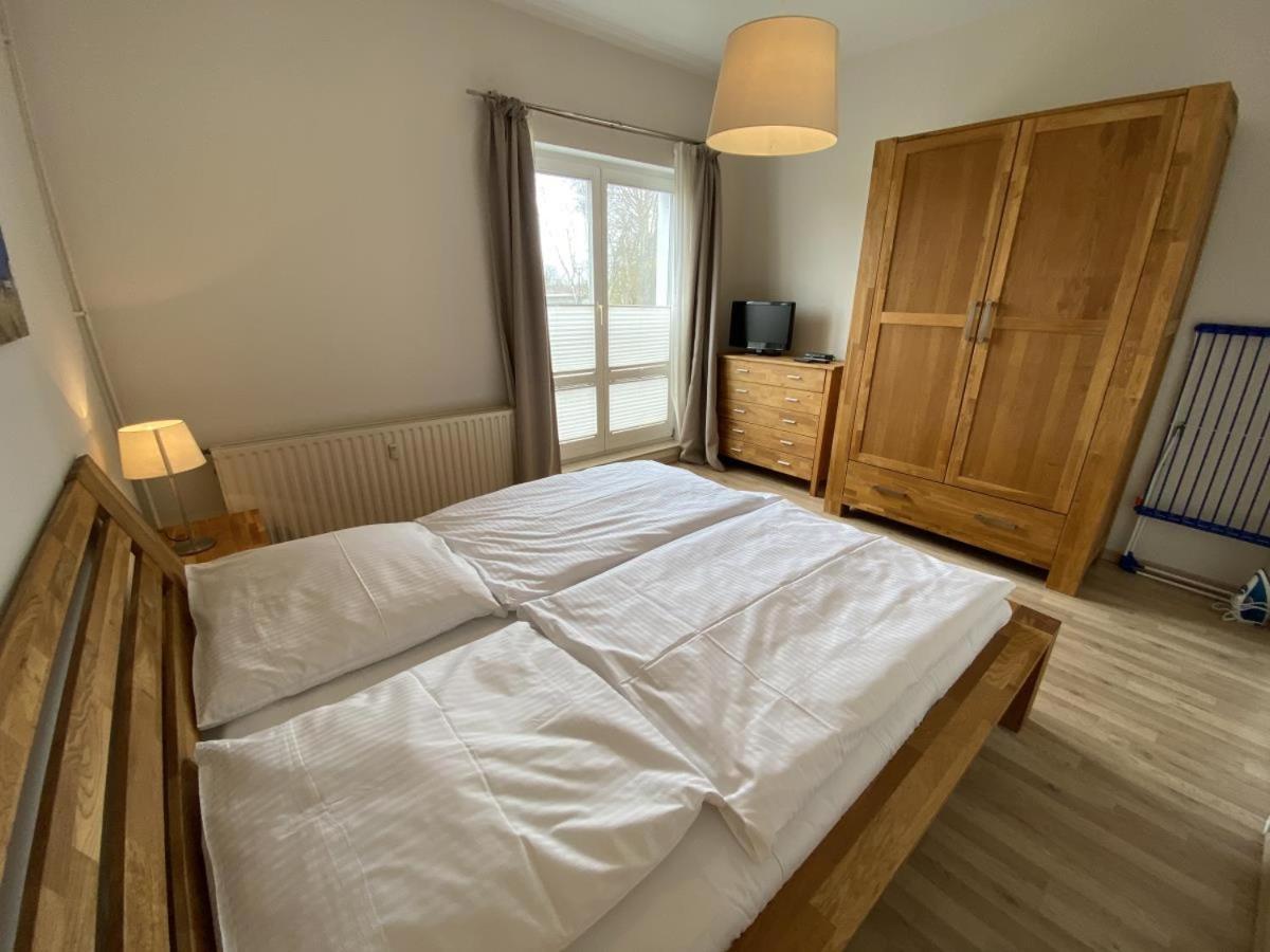 Bootshaus/ Holzdeck Appartement Rostock Buitenkant foto