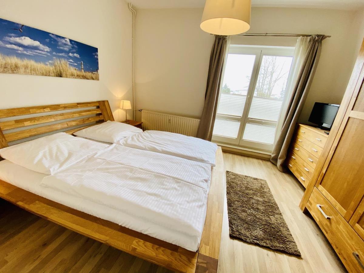 Bootshaus/ Holzdeck Appartement Rostock Buitenkant foto