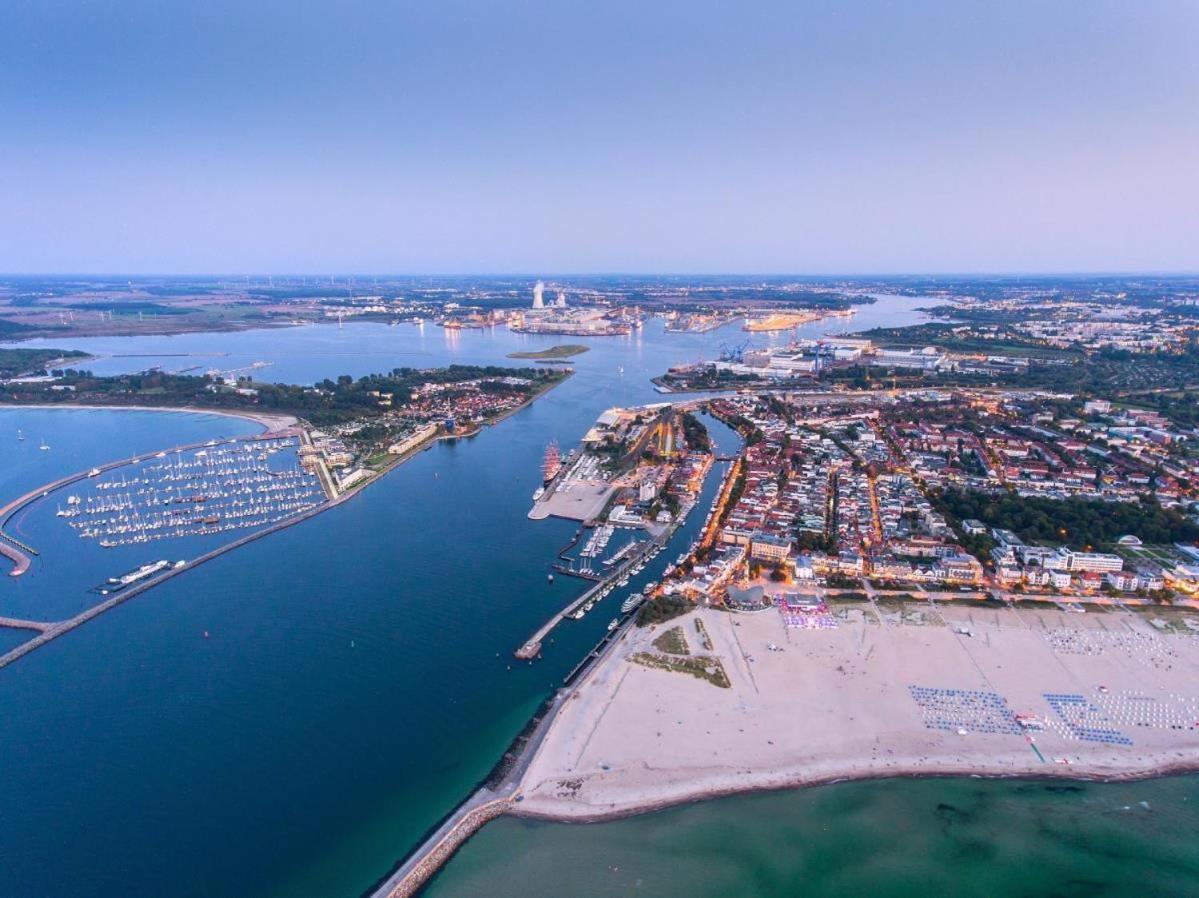 Bootshaus/ Holzdeck Appartement Rostock Buitenkant foto